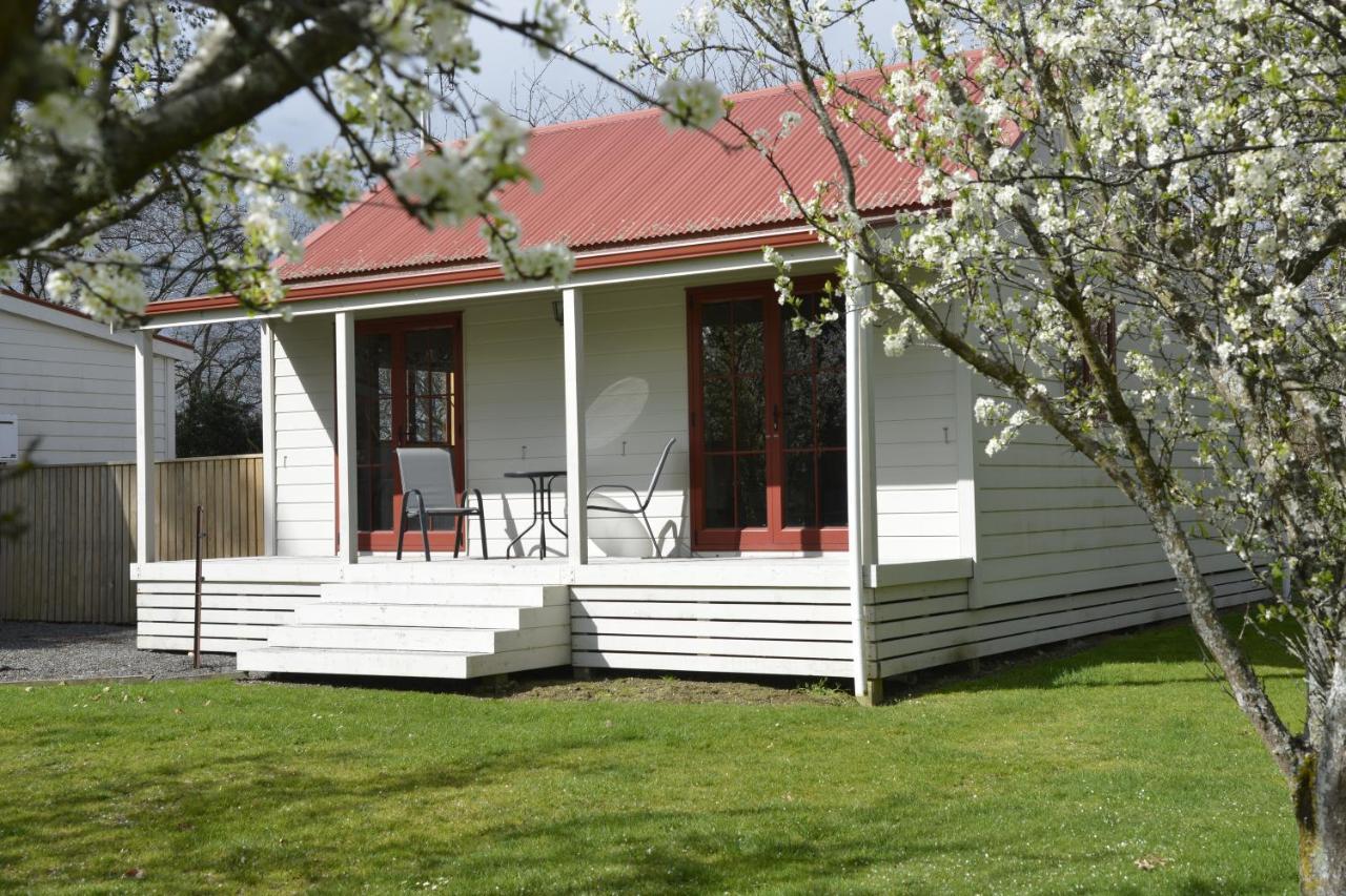 Terracotta Lodge & Cottages Carterton Exterior photo